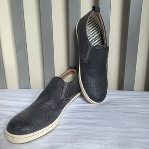 Taos Womens Perforated Leather Court Slip On Shoes In Steel Grey Size 7.5